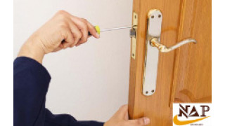 Hướng dẫn cách thay khóa tay gạt nhanh gọn, hiệu quả